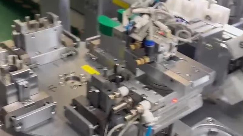 报价单中的维修项目是解读的重点。我们需要关注以下方面：